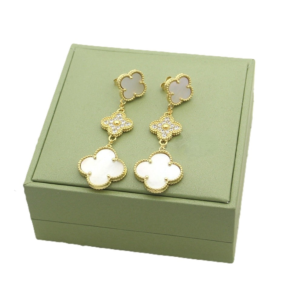BOUCLES D 'OREILLES