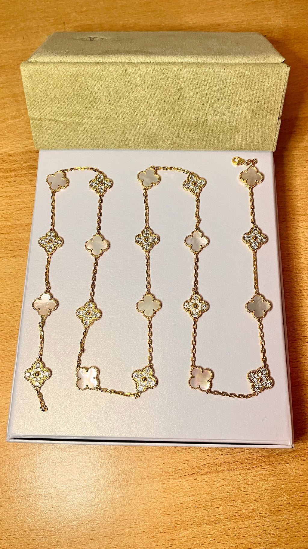Sofia – Collier 20 Motifs Trèfle