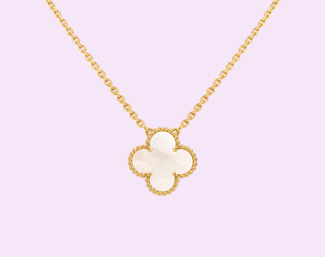 Pré commande : 
Collier Trèfle pendentif noir