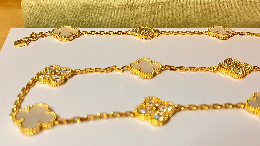 Sofia – Collier 20 Motifs Trèfle