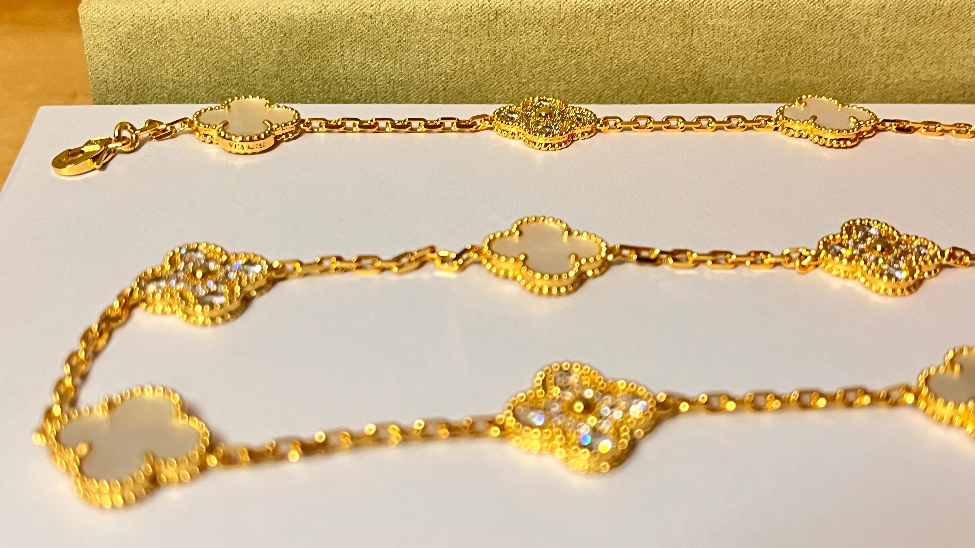 Sofia – Collier 20 Motifs Trèfle