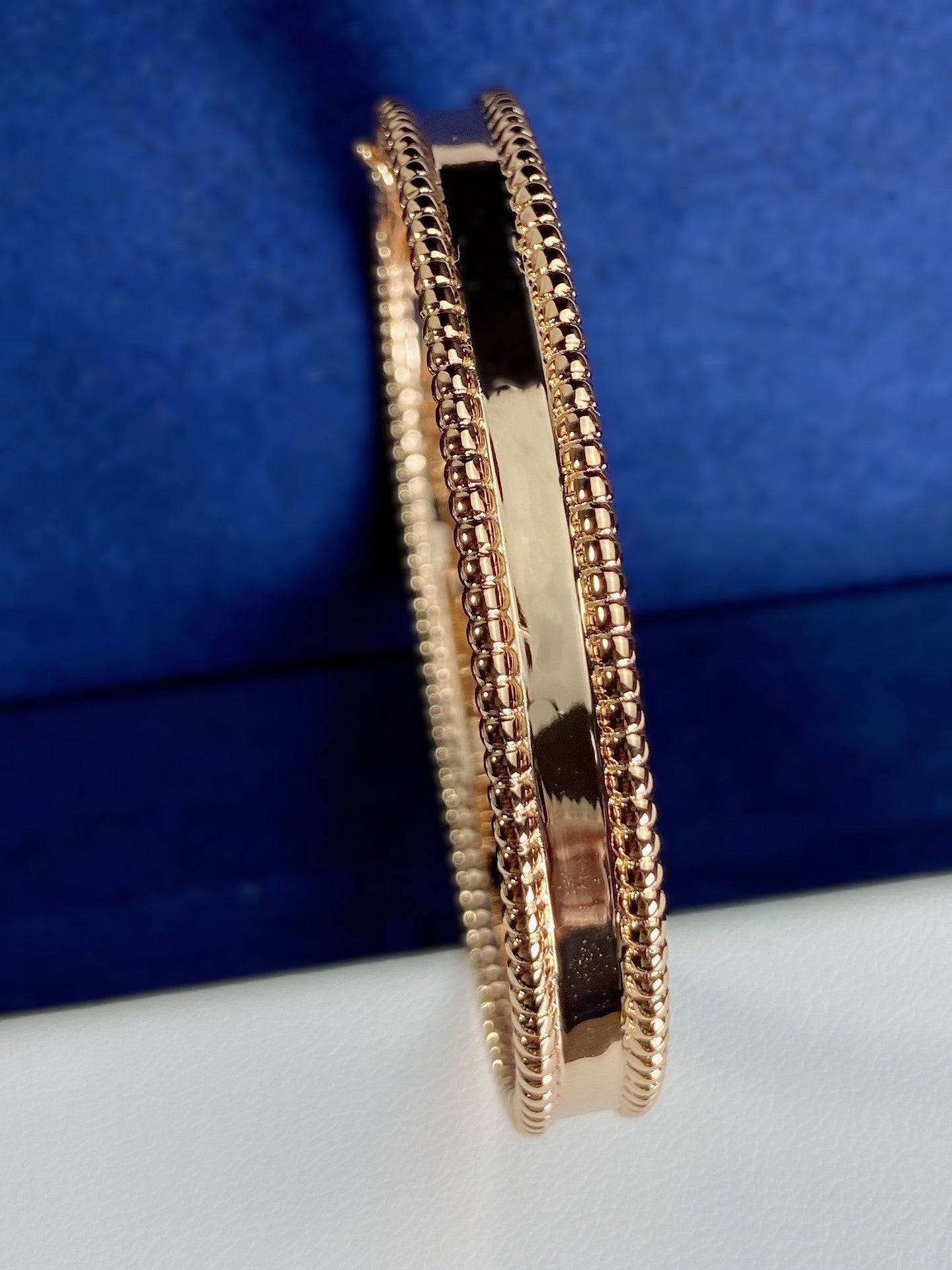 Sophie – Bracelet Jonc Perlé avec signature