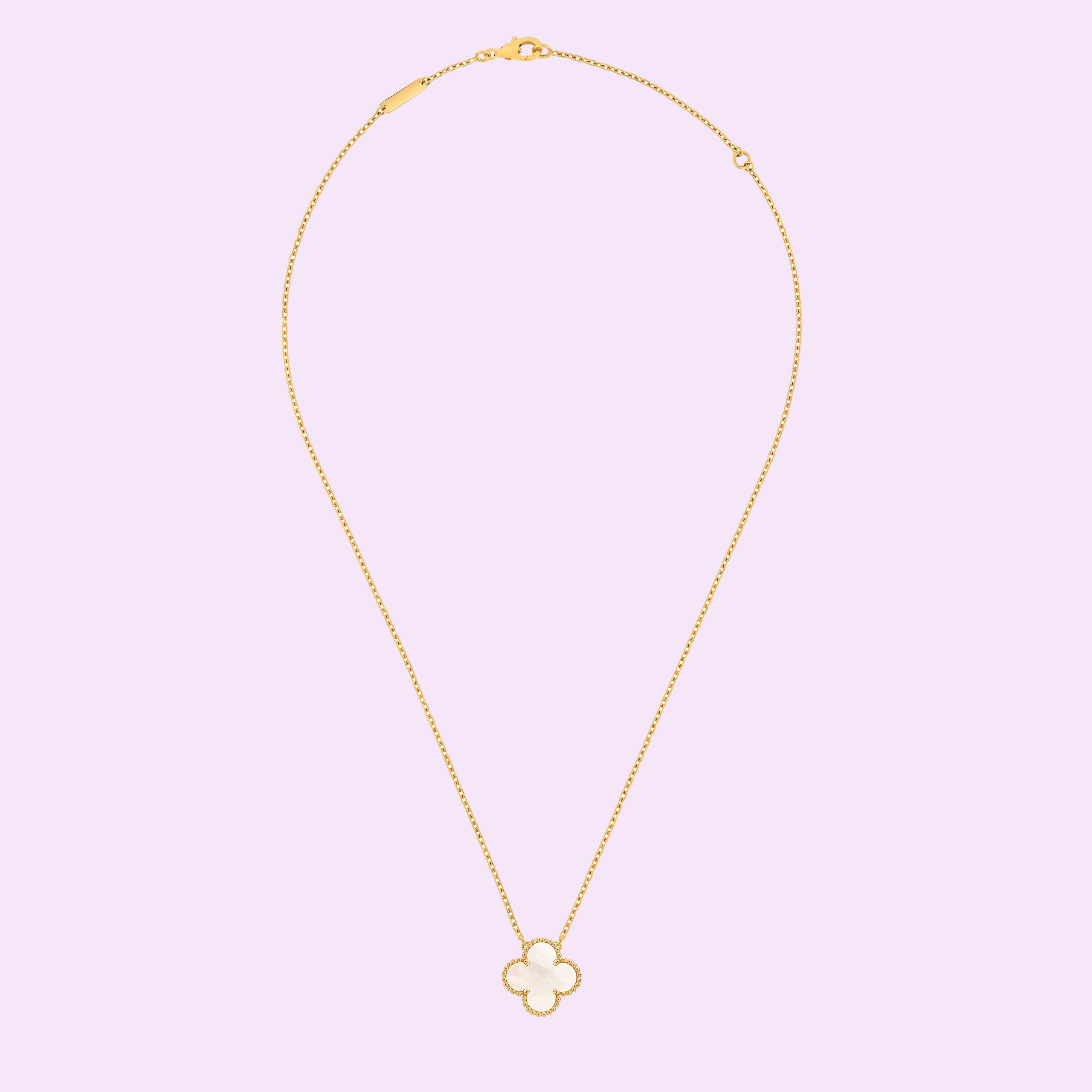 Pré commande : 
Collier Trèfle pendentif noir