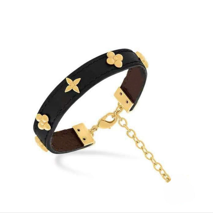 Léana – Bracelet Cuir Noir & Détails Fleur