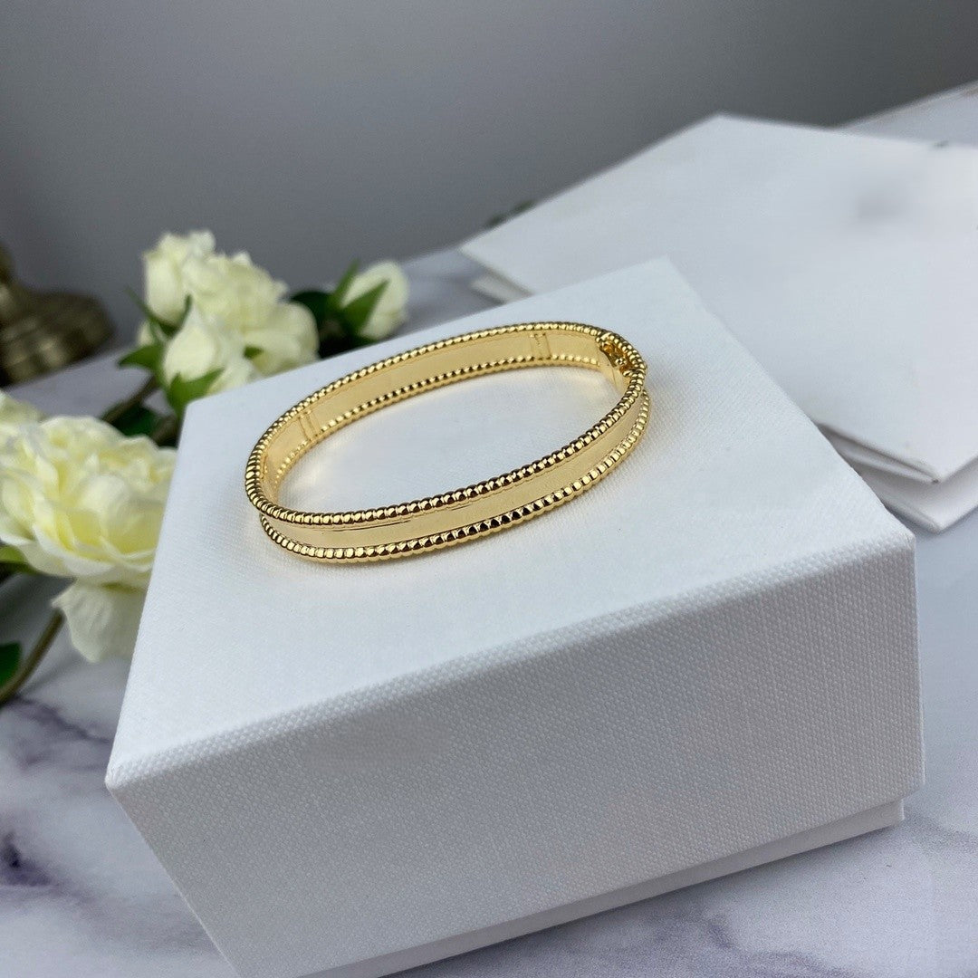 Sophie – Bracelet Jonc Perlé avec signature