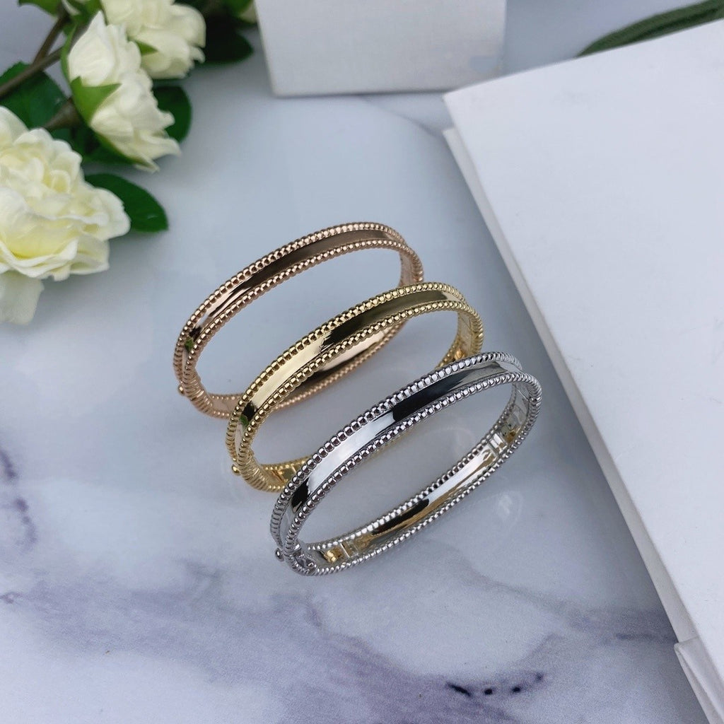 Sophie – Bracelet Jonc Perlé avec signature
