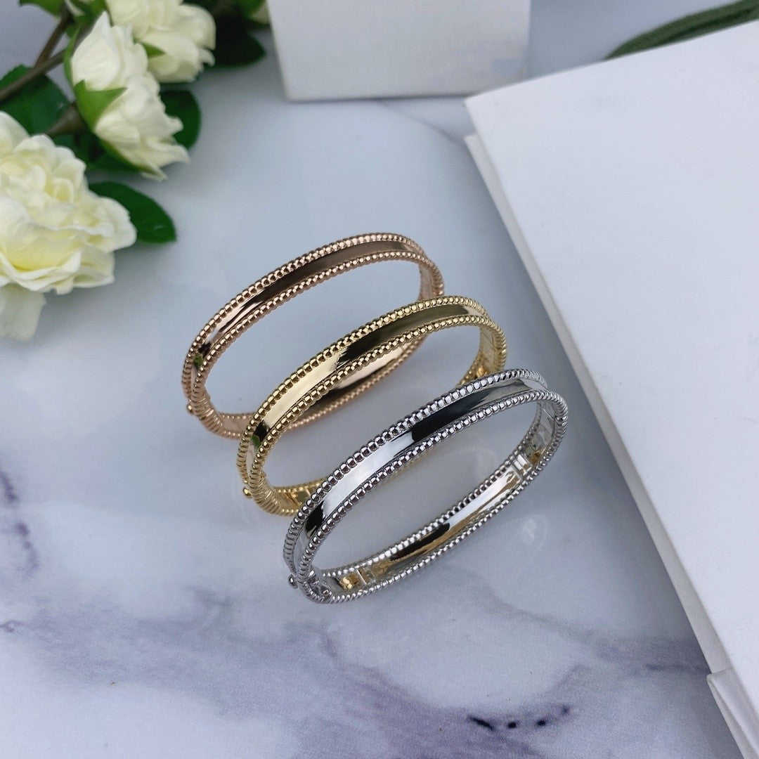 Sophie – Bracelet Jonc Perlé avec signature